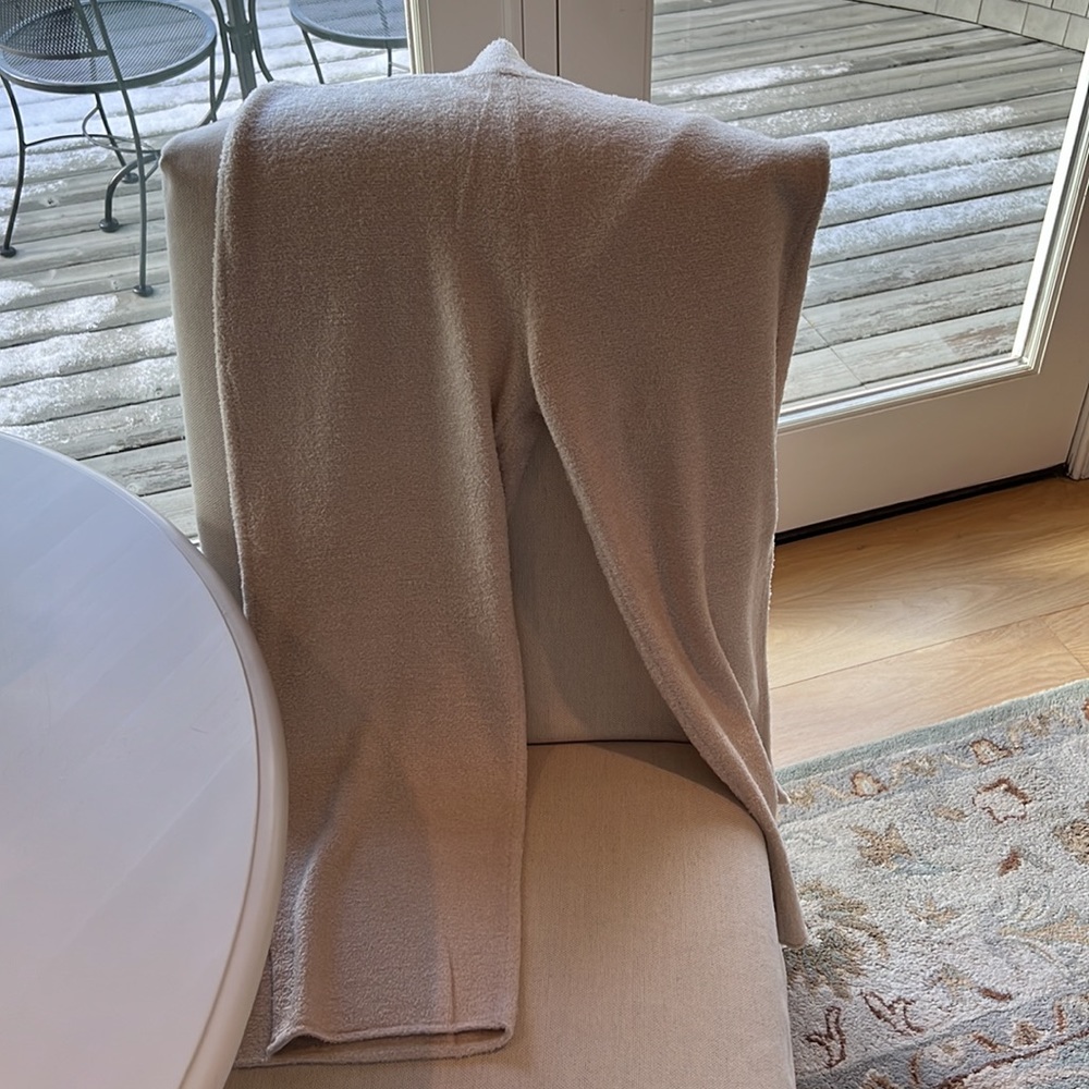 Barefoot dreams cropped pants
